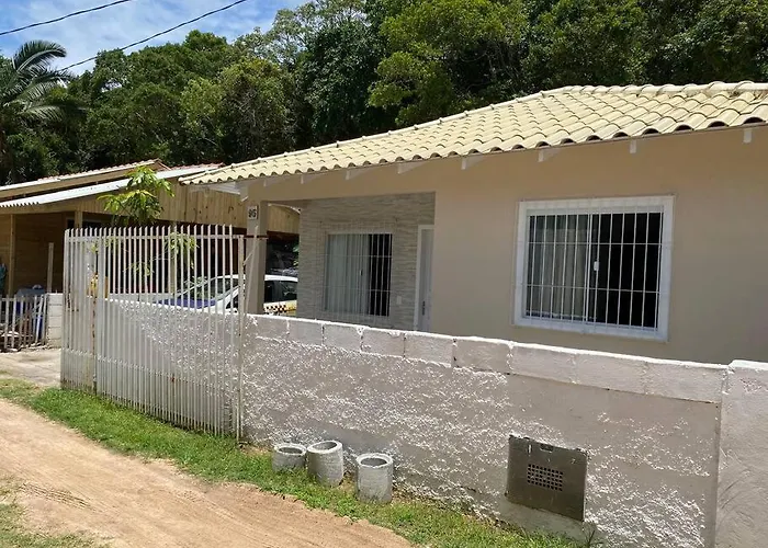 Casa Espacosa Na Praia Do Santinho Sc
